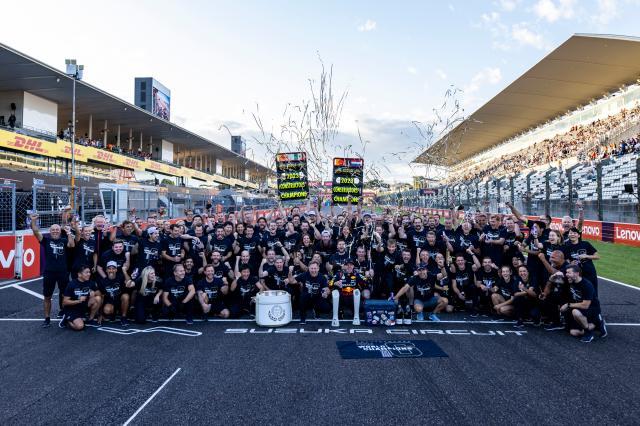 开云官网-维斯塔潘笑傲铃木赛道 红牛车队加冕F1“六冠王”