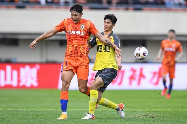 kaiyun.com-【中超前瞻】粤鲁上演榜首对决 蒿俊闵或迎武汉首秀