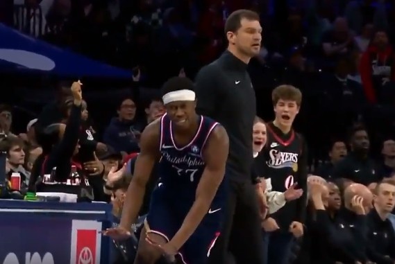 大心脏!埃奇库姆读秒后仰中投压哨命中 几乎杀死比赛!